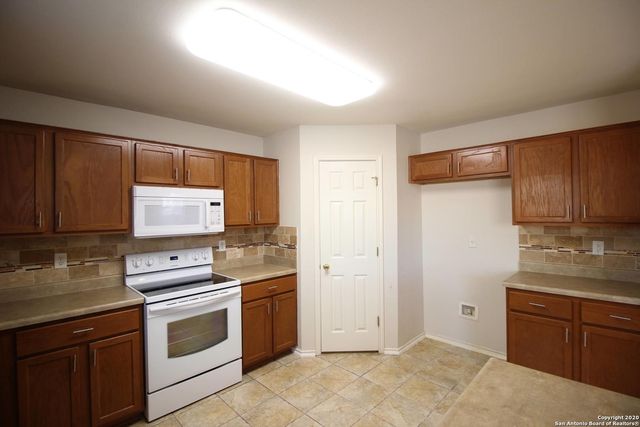 650 LYNX MTN, San Antonio, TX 78251