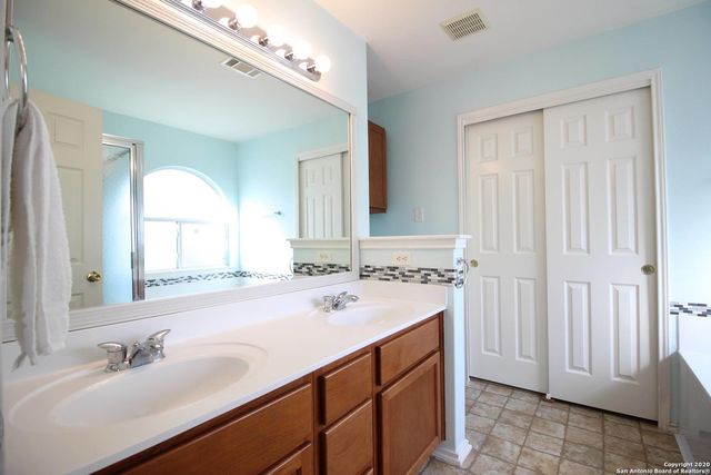 650 LYNX MTN, San Antonio, TX 78251