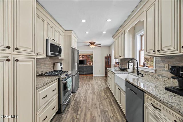 23 Fox Knoll Way, Hampton, NY 12837