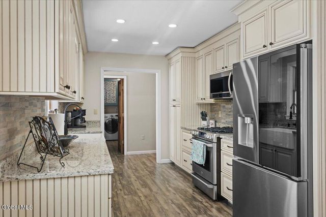 23 Fox Knoll Way, Hampton, NY 12837