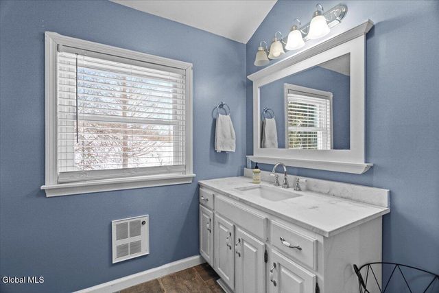 23 Fox Knoll Way, Hampton, NY 12837