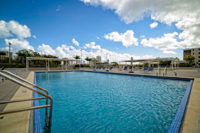 18081 Biscayne Boulevard 403, Aventura, FL 33160