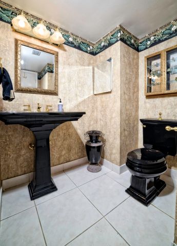 18081 Biscayne Boulevard 403, Aventura, FL 33160