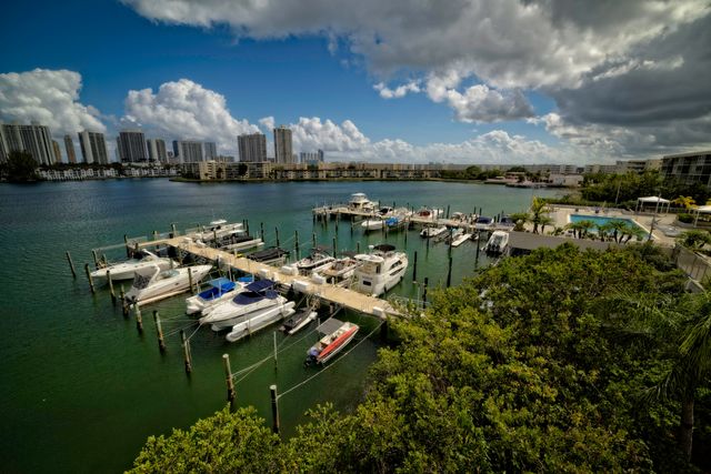 18081 Biscayne Boulevard 403, Aventura, FL 33160