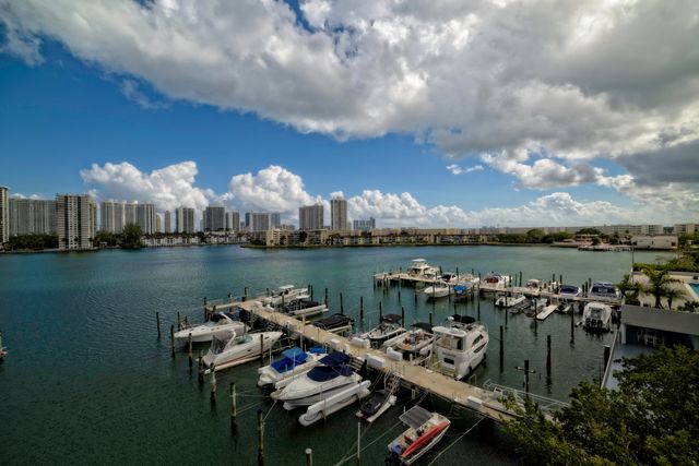 18081 Biscayne Boulevard 403, Aventura, FL 33160