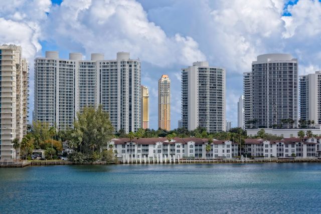 18081 Biscayne Boulevard 403, Aventura, FL 33160