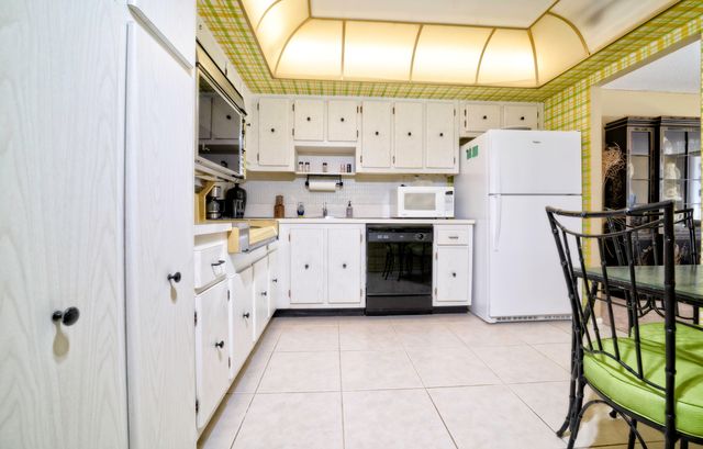 18081 Biscayne Boulevard 403, Aventura, FL 33160