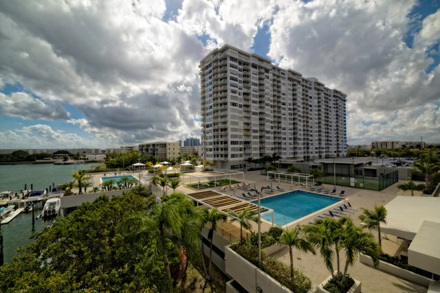 18081 Biscayne Boulevard 403, Aventura, FL 33160