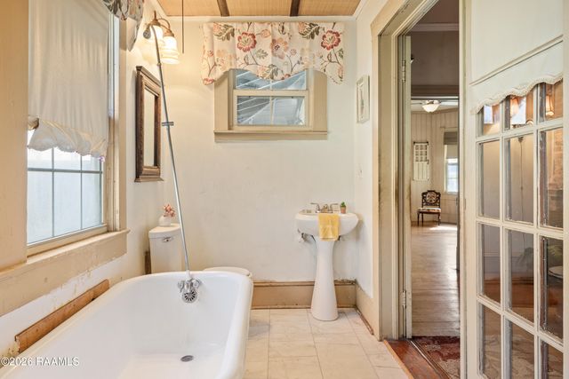 153 Duperier Avenue, New Iberia, LA 70563