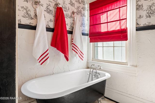 153 Duperier Avenue, New Iberia, LA 70563