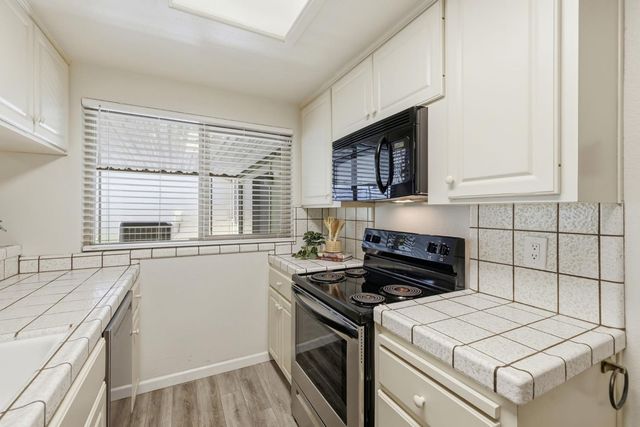 26 Miranda Ct, Sacramento, CA 95822