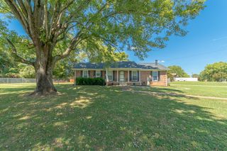 1880 Patricia Dr, Clarksville, TN 37040