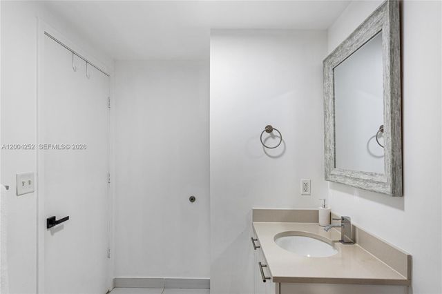 3250 NE 1st Ave 913, Miami, FL 33137