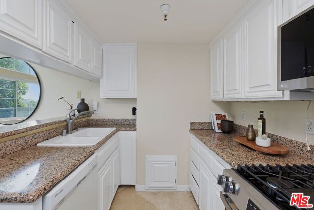 3900 Beethoven Street 302, Los Angeles, CA 90066