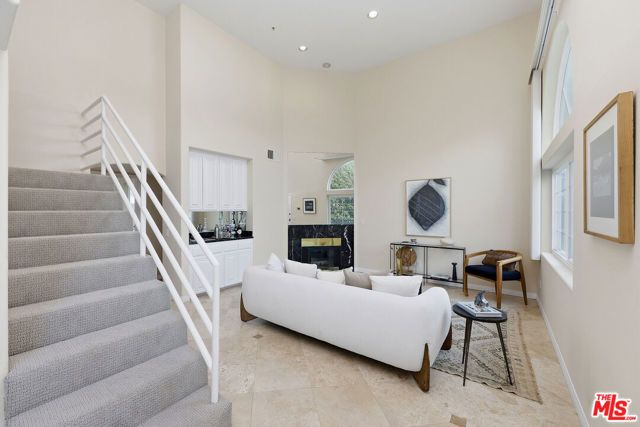 3900 Beethoven Street 302, Los Angeles, CA 90066