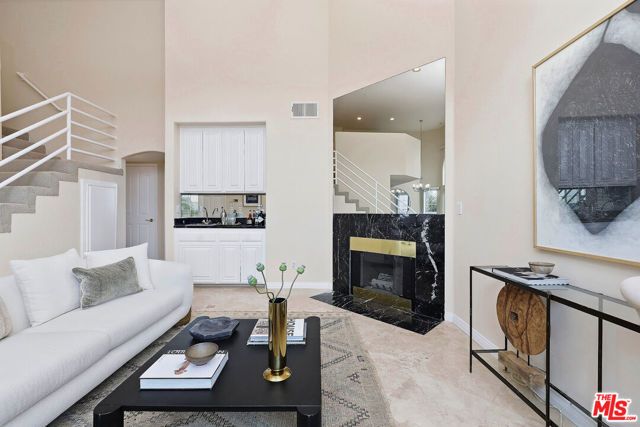 3900 Beethoven Street 302, Los Angeles, CA 90066