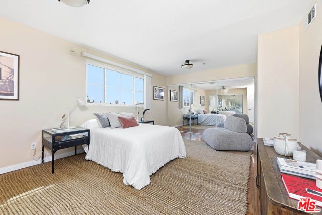 3900 Beethoven Street 302, Los Angeles, CA 90066