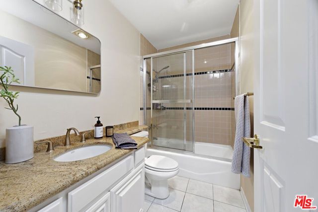 3900 Beethoven Street 302, Los Angeles, CA 90066