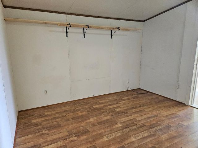 127 Iroquois DR, Smithville, TX 78957