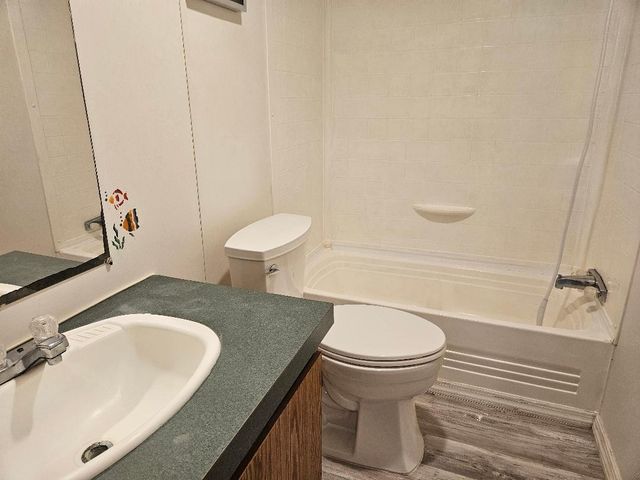 127 Iroquois DR, Smithville, TX 78957