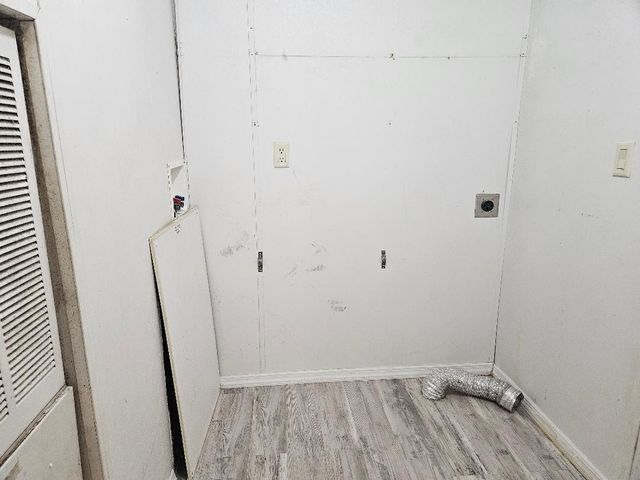 127 Iroquois DR, Smithville, TX 78957