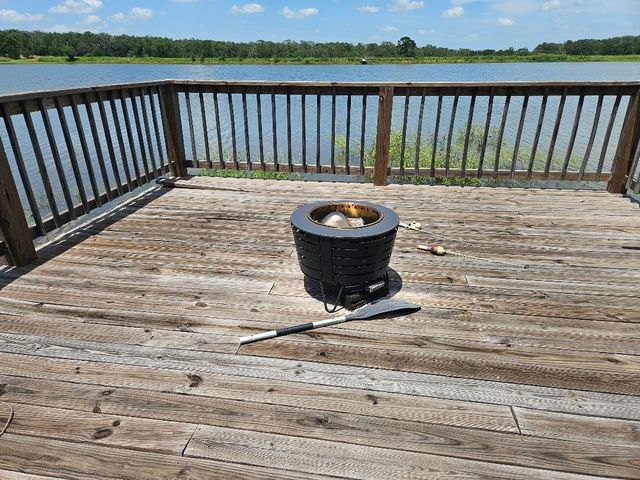 127 Iroquois DR, Smithville, TX 78957