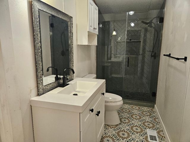 127 Iroquois DR, Smithville, TX 78957