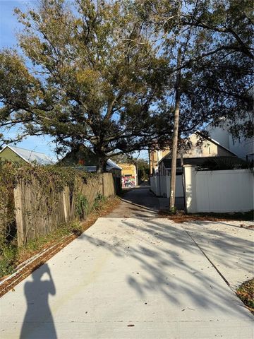 2310 W WALNUT STREET, Tampa, FL 33607