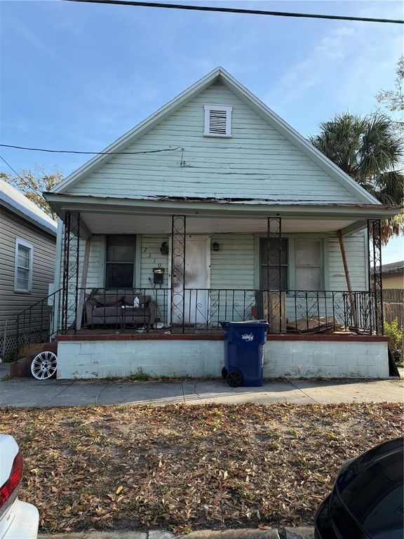 2310 W WALNUT STREET, Tampa, FL 33607