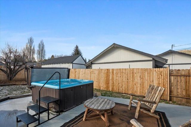 913 Mount Doble Drive, Big Bear, CA 92314