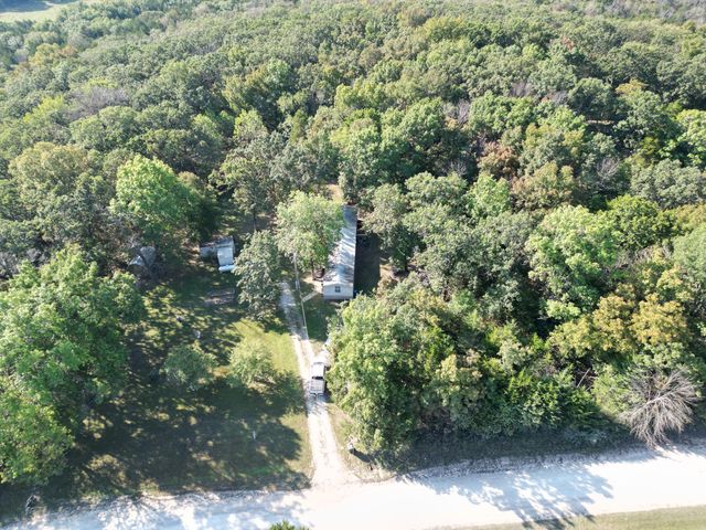 17410 E 900 Road, Stockton, MO 65785