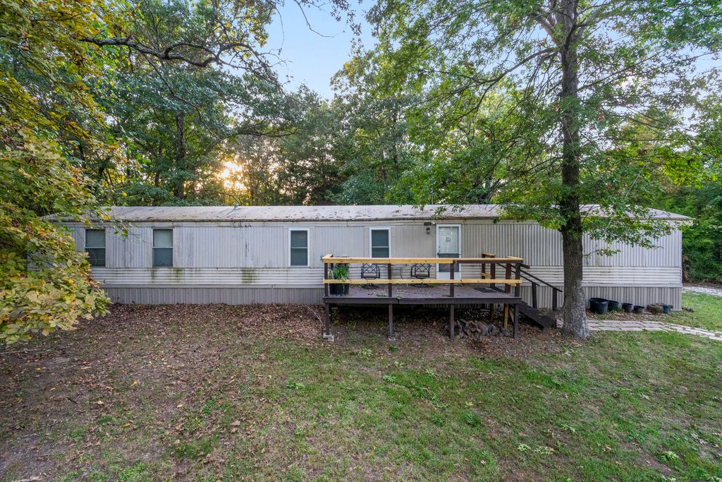 17410 E 900 Road, Stockton, MO 65785