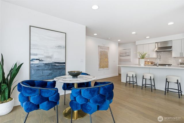 10712 SE 2nd Street, Bellevue, WA 98004