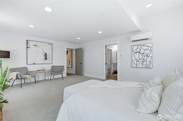 10712 SE 2nd Street, Bellevue, WA 98004