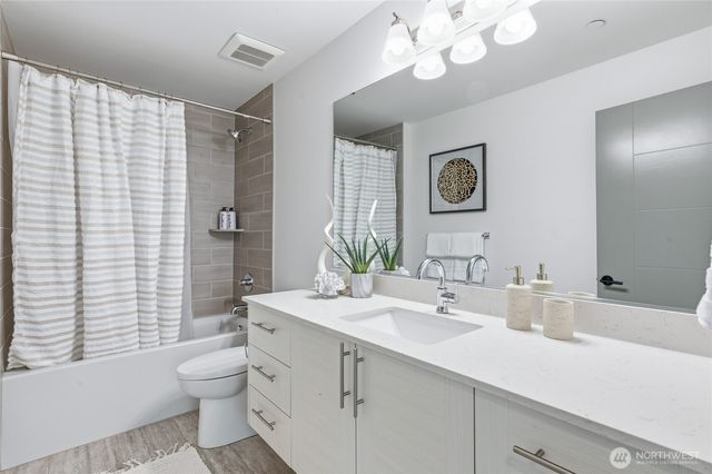 10712 SE 2nd Street, Bellevue, WA 98004