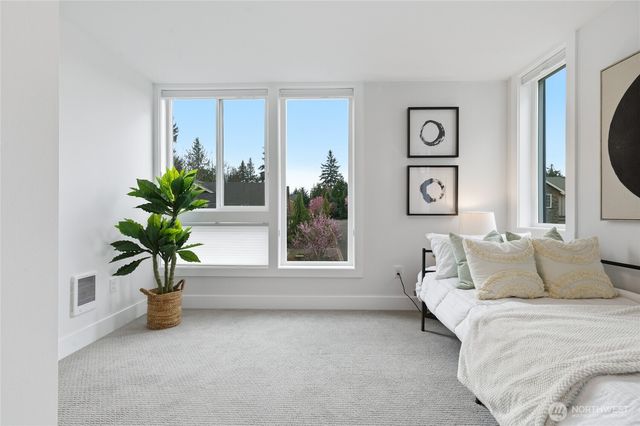 10712 SE 2nd Street, Bellevue, WA 98004