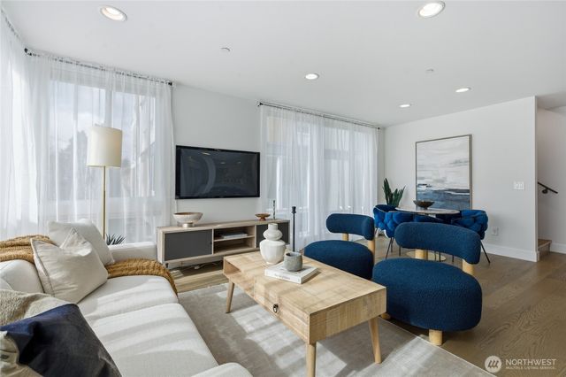 10712 SE 2nd Street, Bellevue, WA 98004