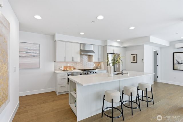 10712 SE 2nd Street, Bellevue, WA 98004