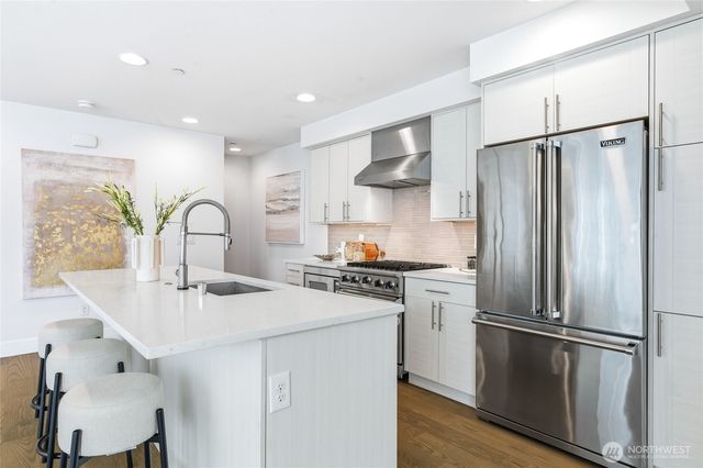 10712 SE 2nd Street, Bellevue, WA 98004