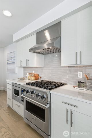 10712 SE 2nd Street, Bellevue, WA 98004