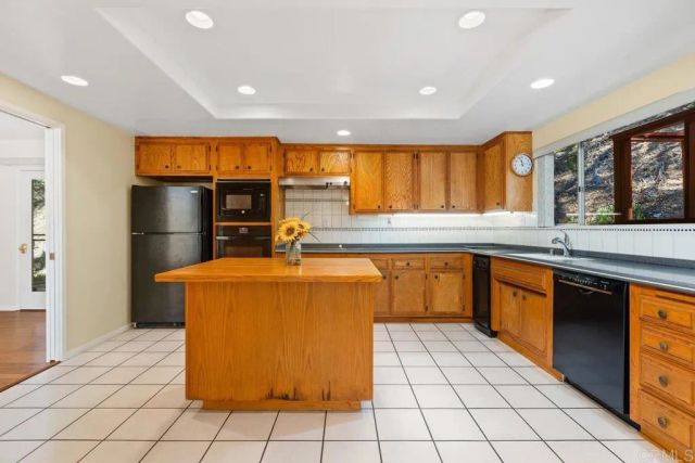 28444 Fallen Tree Lane, Escondido, CA 92026