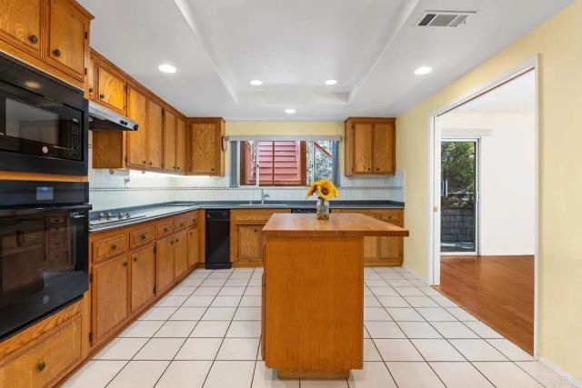 28444 Fallen Tree Lane, Escondido, CA 92026