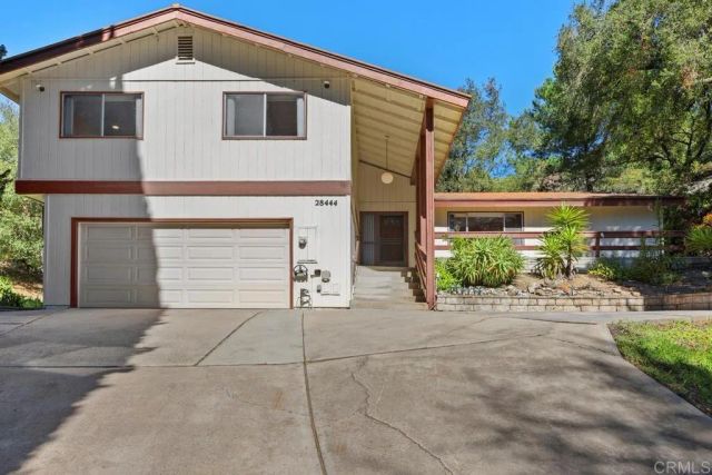 28444 Fallen Tree Lane, Escondido, CA 92026