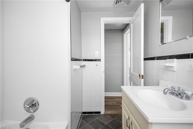 7709 Lambert Pl, Norfolk, VA 23505