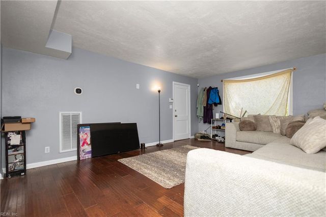 7709 Lambert Pl, Norfolk, VA 23505