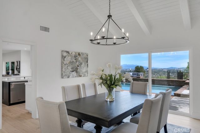 5952 Woodland View Drive, Woodland Hills, CA 91367