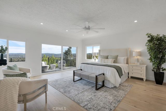 5952 Woodland View Drive, Woodland Hills, CA 91367