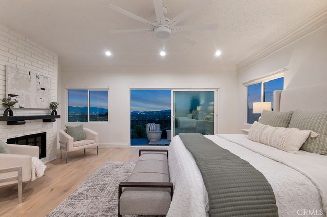 5952 Woodland View Drive, Woodland Hills, CA 91367