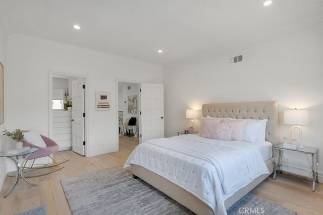 5952 Woodland View Drive, Woodland Hills, CA 91367