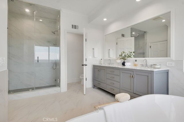 5952 Woodland View Drive, Woodland Hills, CA 91367